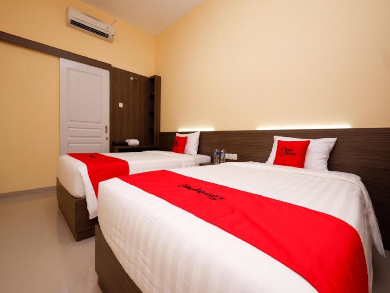 Hotel Reddoorz Plus Near Paragon Mall Semarang Exteriér fotografie